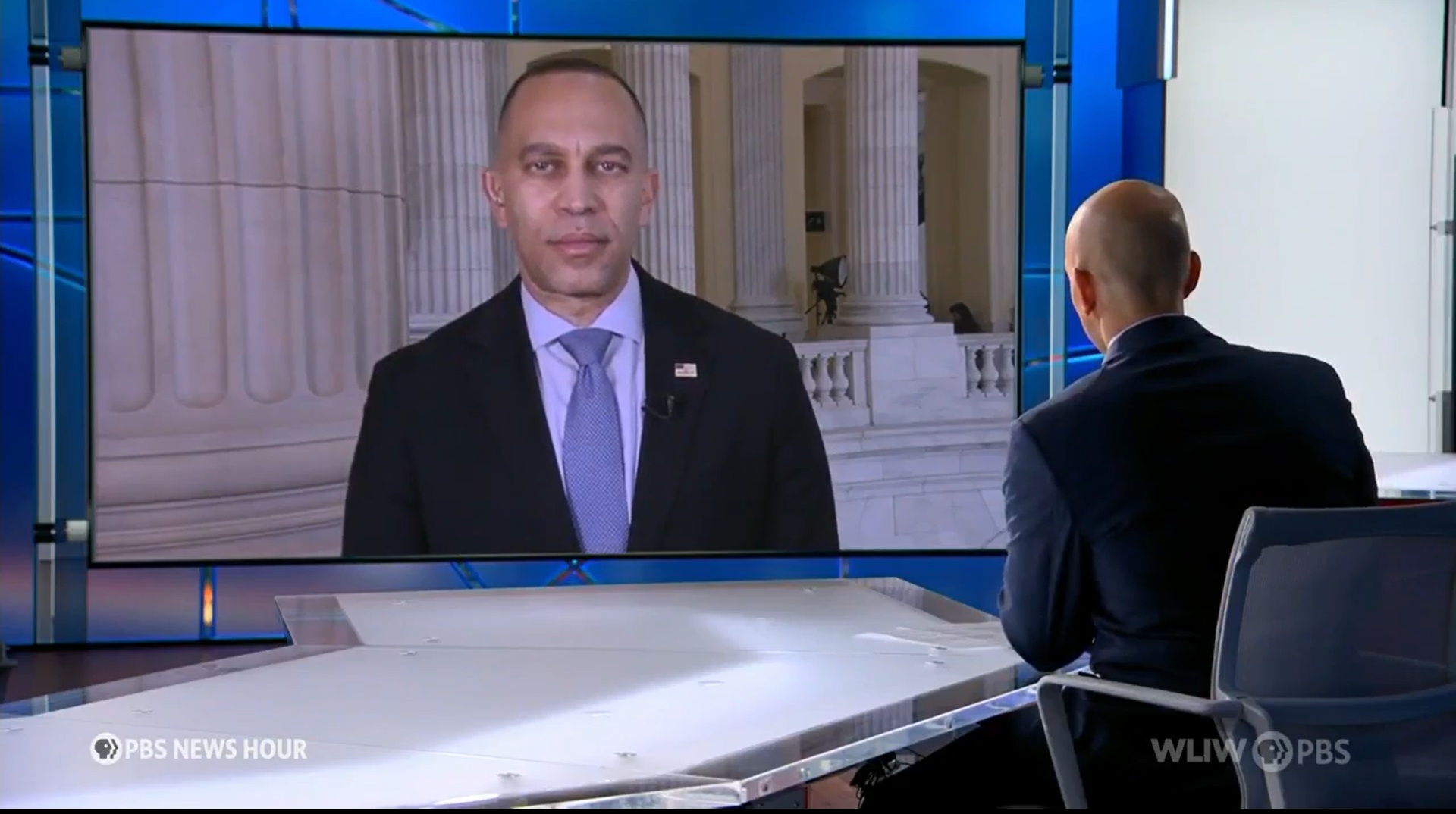 Leader Jeffries (left) and Geoff Bennett (right) appearing on PBS NewsHour